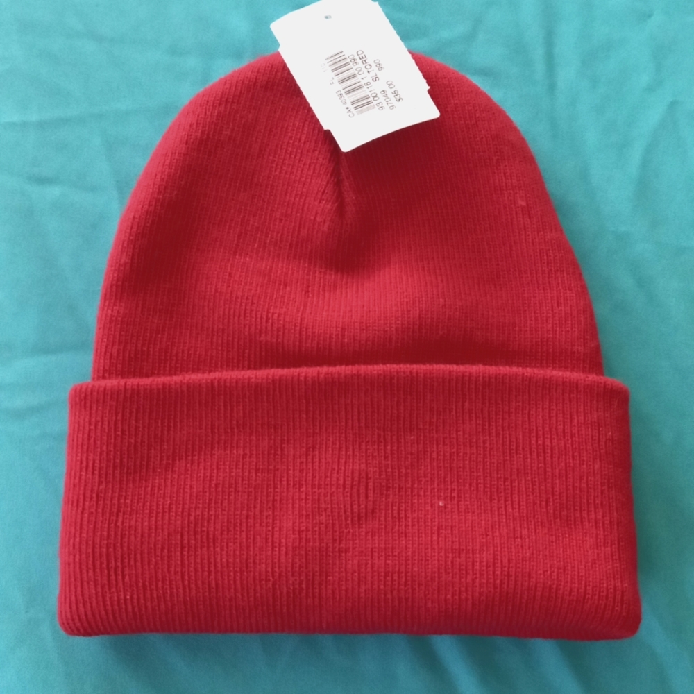 Red beanie hat - Picture 2 of 3